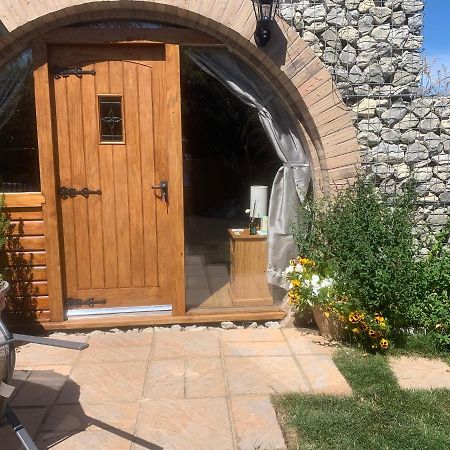 Romantic Escape Luxury Hobbit House With Hot Tub! Sheerness Kültér fotó