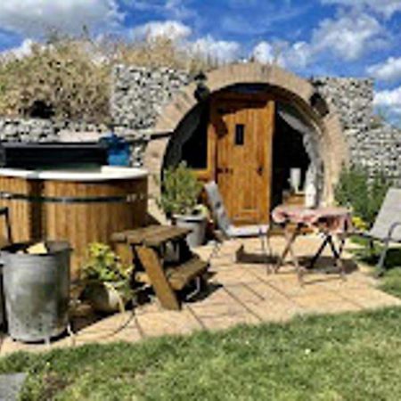 Romantic Escape Luxury Hobbit House With Hot Tub! Sheerness Kültér fotó