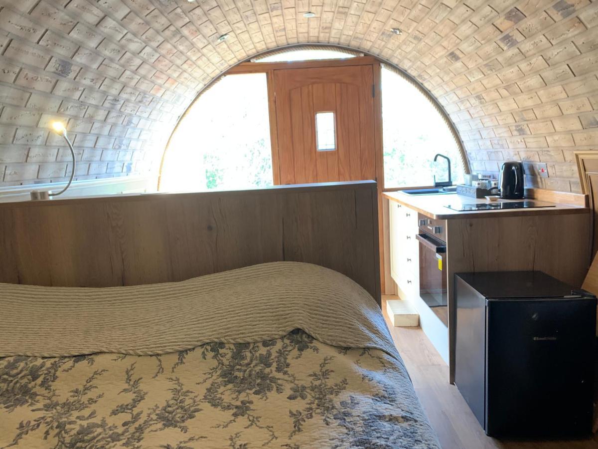 Romantic Escape Luxury Hobbit House With Hot Tub! Sheerness Kültér fotó