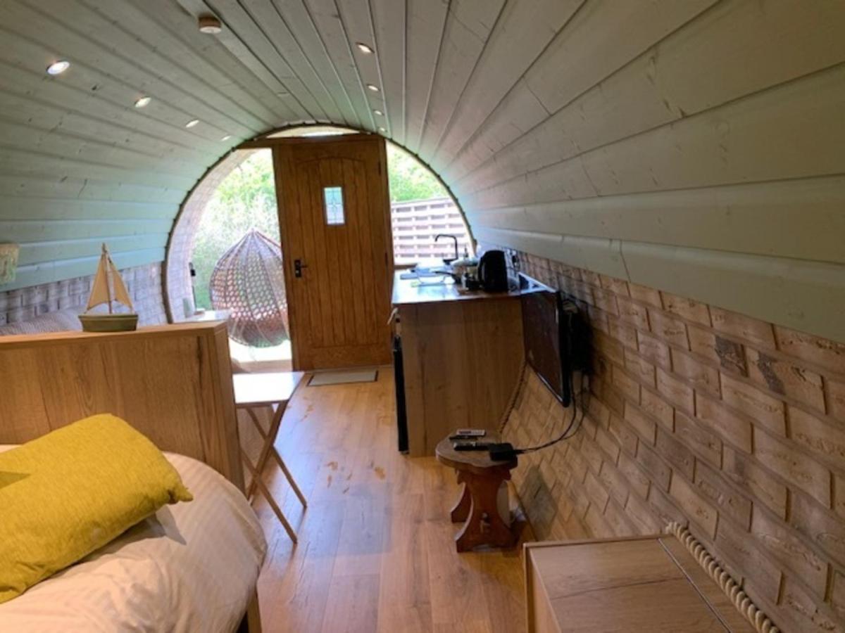 Romantic Escape Luxury Hobbit House With Hot Tub! Sheerness Kültér fotó