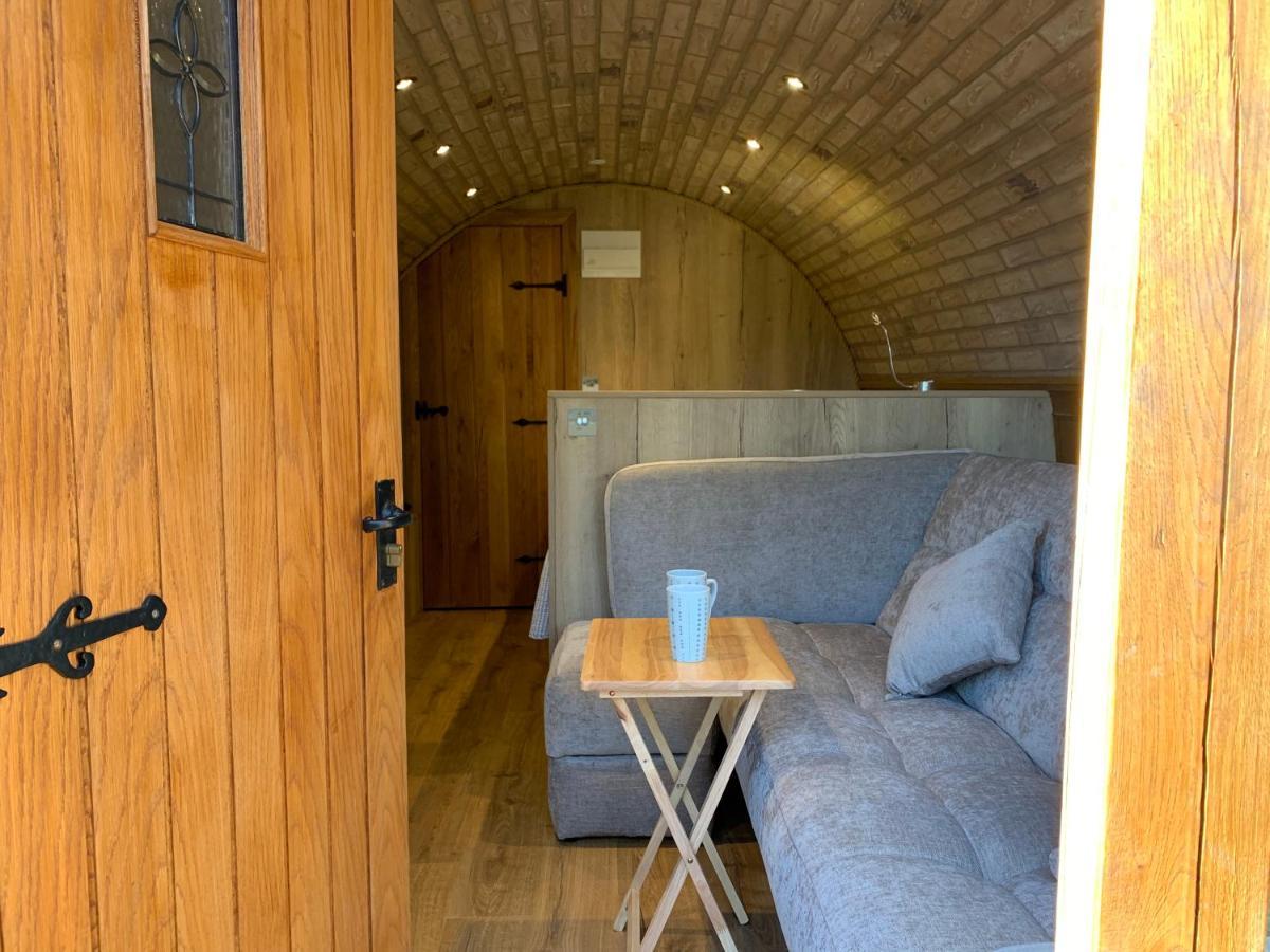 Romantic Escape Luxury Hobbit House With Hot Tub! Sheerness Kültér fotó