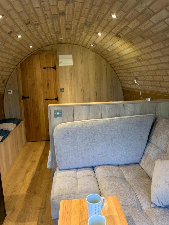 Romantic Escape Luxury Hobbit House With Hot Tub! Sheerness Kültér fotó