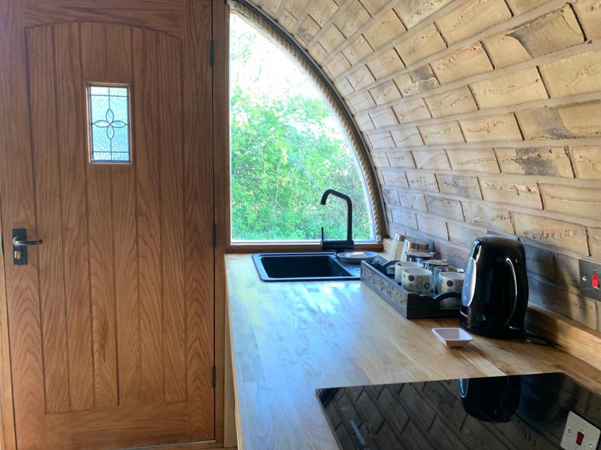 Romantic Escape Luxury Hobbit House With Hot Tub! Sheerness Kültér fotó