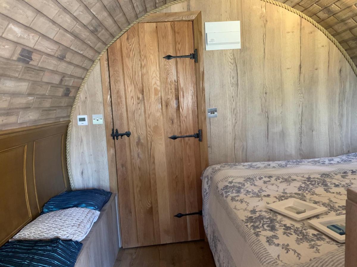 Romantic Escape Luxury Hobbit House With Hot Tub! Sheerness Kültér fotó