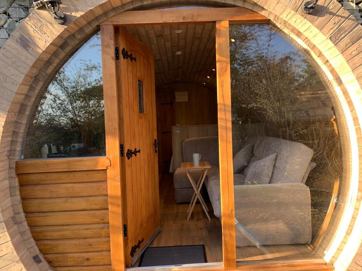 Romantic Escape Luxury Hobbit House With Hot Tub! Sheerness Kültér fotó