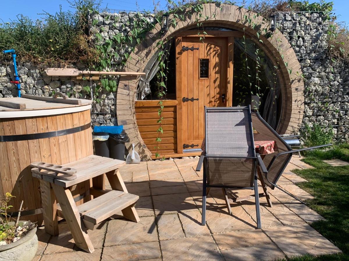 Romantic Escape Luxury Hobbit House With Hot Tub! Sheerness Kültér fotó