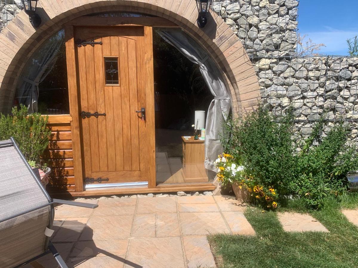 Romantic Escape Luxury Hobbit House With Hot Tub! Sheerness Kültér fotó
