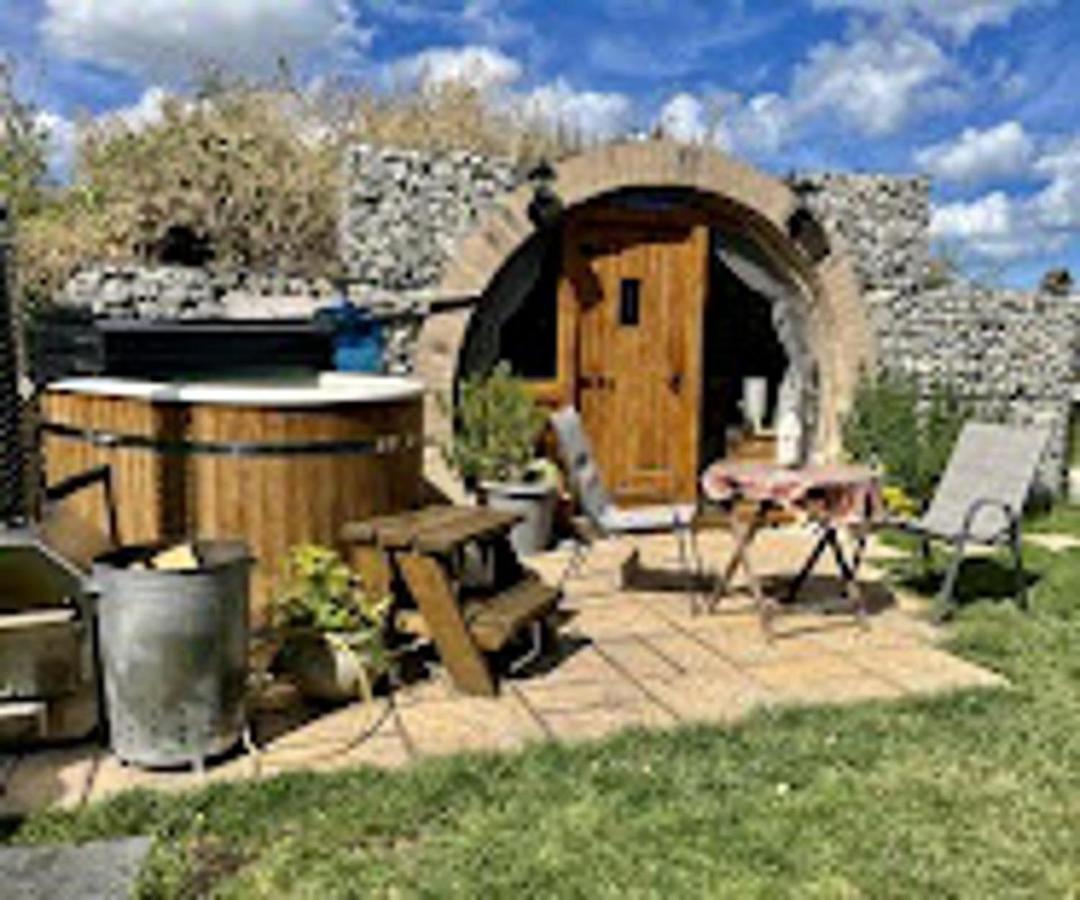 Romantic Escape Luxury Hobbit House With Hot Tub! Sheerness Kültér fotó